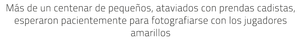 M s de un centenar de peque os, ataviados con prendas cadistas, esperaron pacientemente para fotografiarse con los ju...